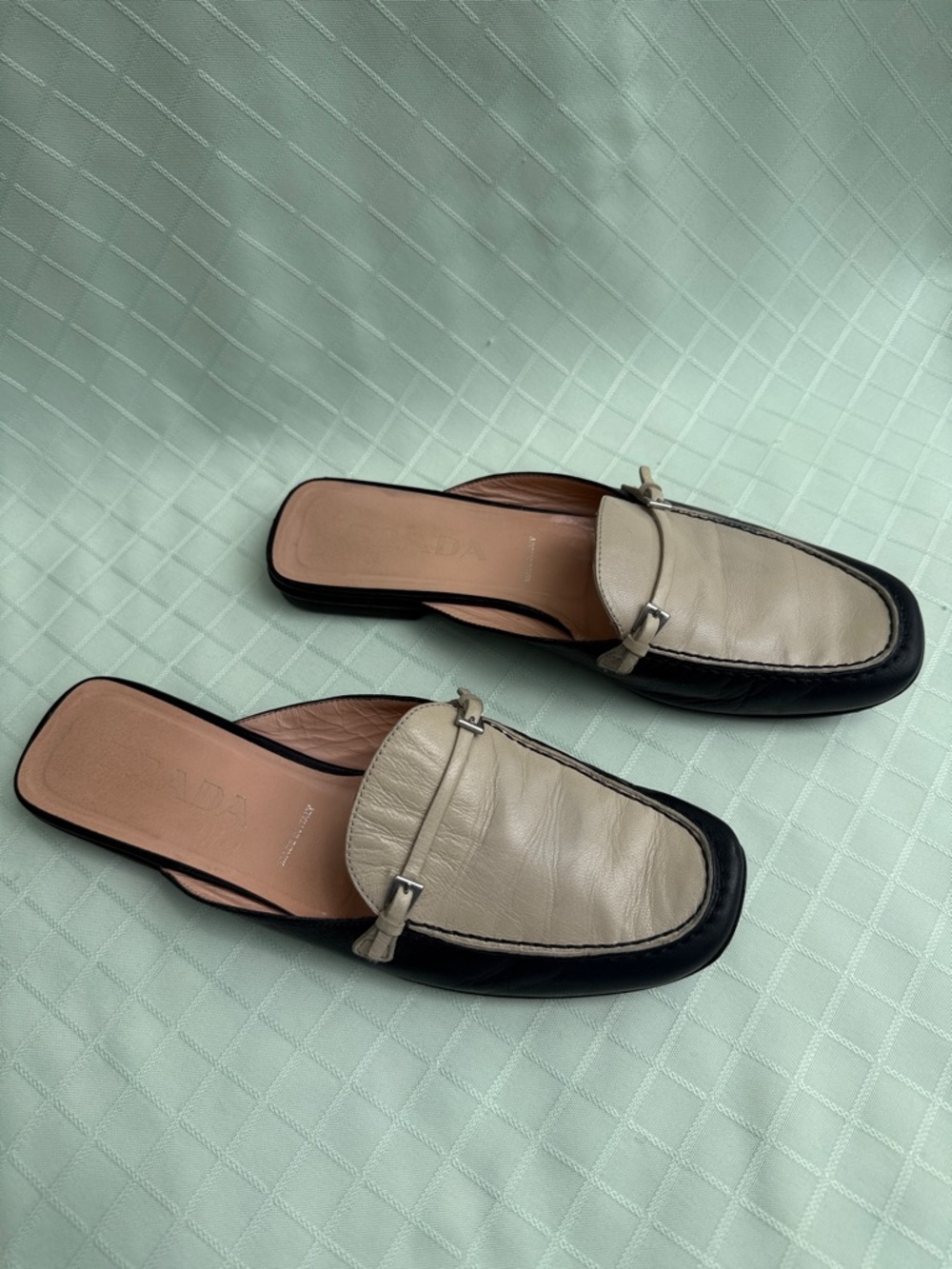 Vintage Prada Leather Two-Tone Slide Loafers in Cream and Black - Picture 4 of 8